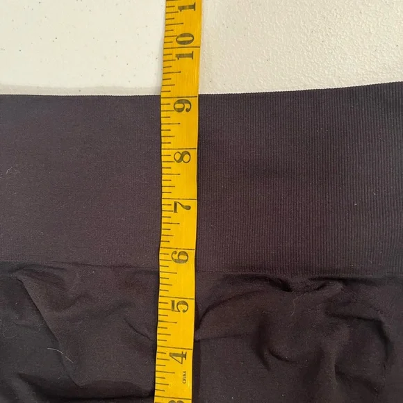 Love Your Assets by Sara Blakey.  Mid thigh spandex size XL black - Picture 7 of 7